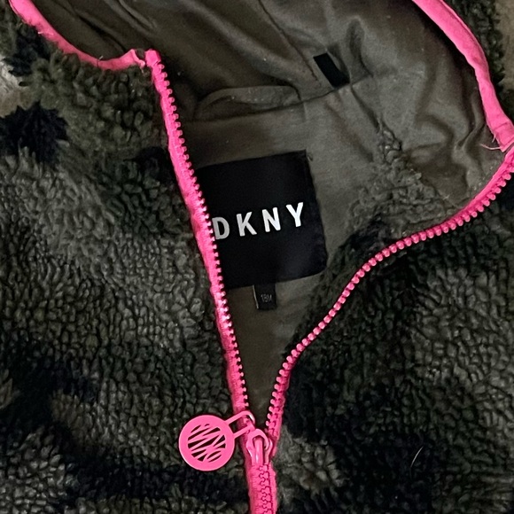 DKNY Infant coat camouflage pink camo winter fall size 12-18mo - Picture 5 of 5